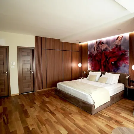 Hotel In 4*
